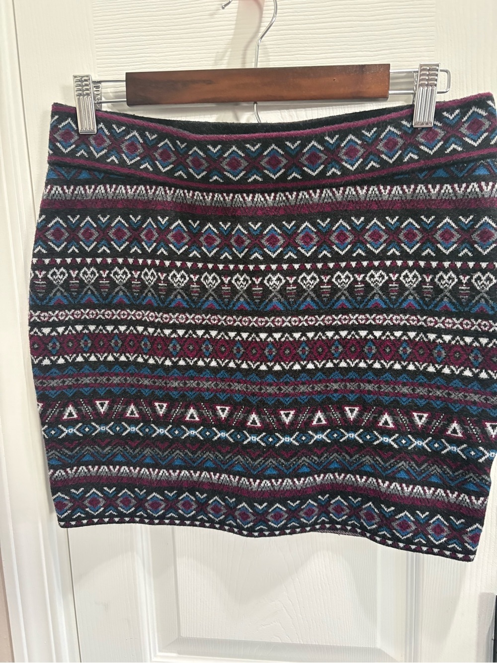 Krimson Klover Geometric Knit Mini Skirt in Burgundy and Teal